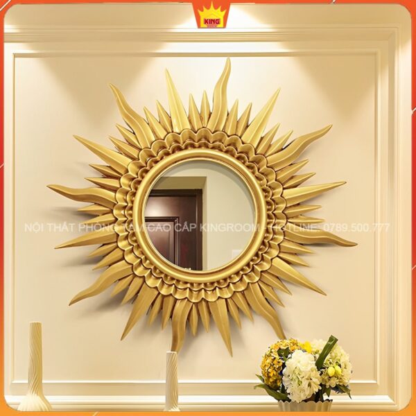Gương Decor HH20 mặt trời vàng nổi bật trên bức tường màu kem