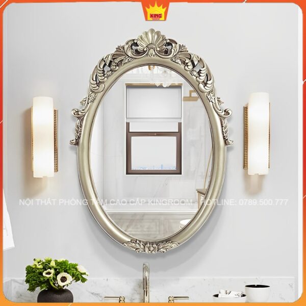 Gương Tân Cổ điển HM20 màu bạc treo trên tường phòng tắm màu trắng