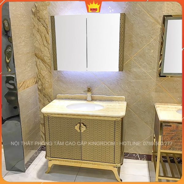 Tủ Lavabo Inox 304 LX40 đặt trước tường lát gạch, trưng bày mặt đá và tổng thể thiết lập phòng tắm