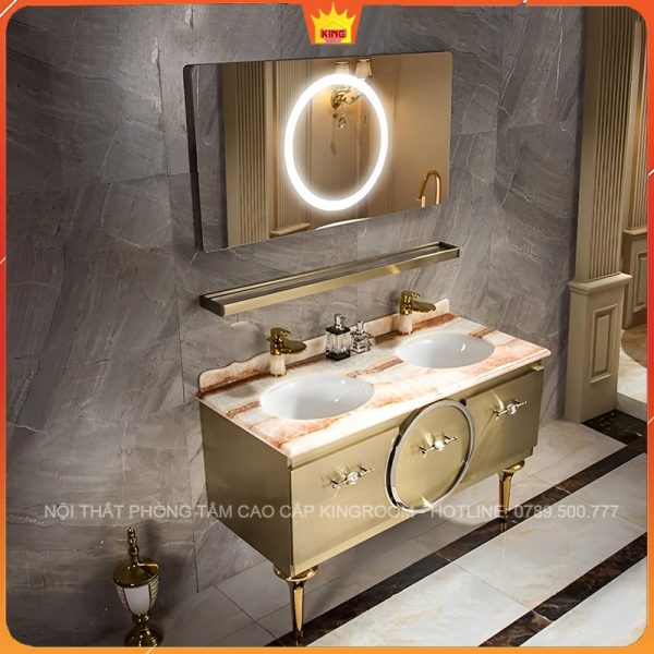 Phòng tắm đẳng cấp với tủ lavabo đôi, mặt đá cẩm thạch và vòi nước mạ vàng