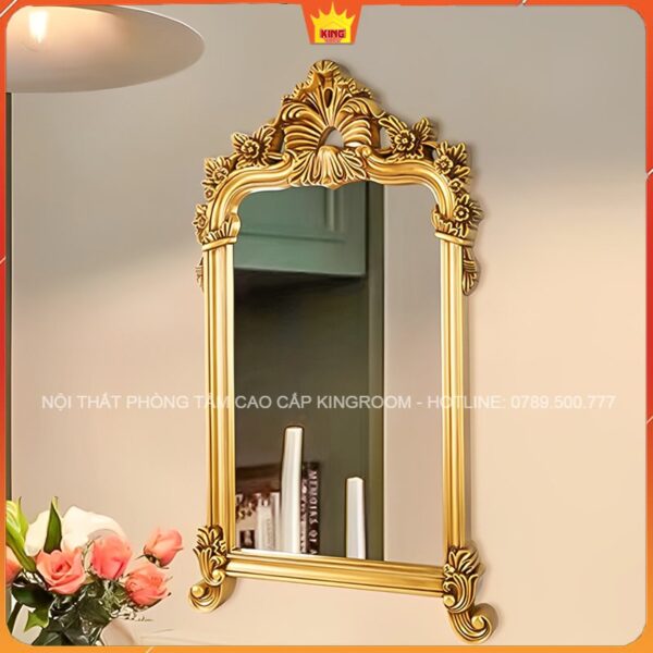 Gương vàng cổ điển X52 trên tường, với phong cách nhẹ nhàng ấm cúng