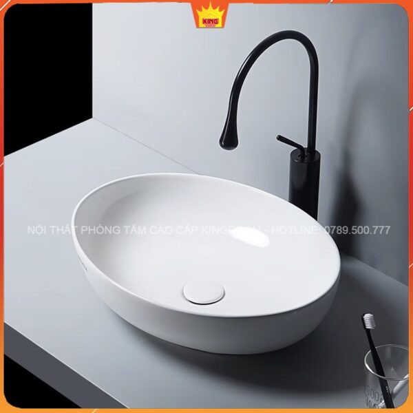 Lavabo Aqua AS101 đặt trên bàn phòng tắm, kết hợp vòi nước cao sang trọng